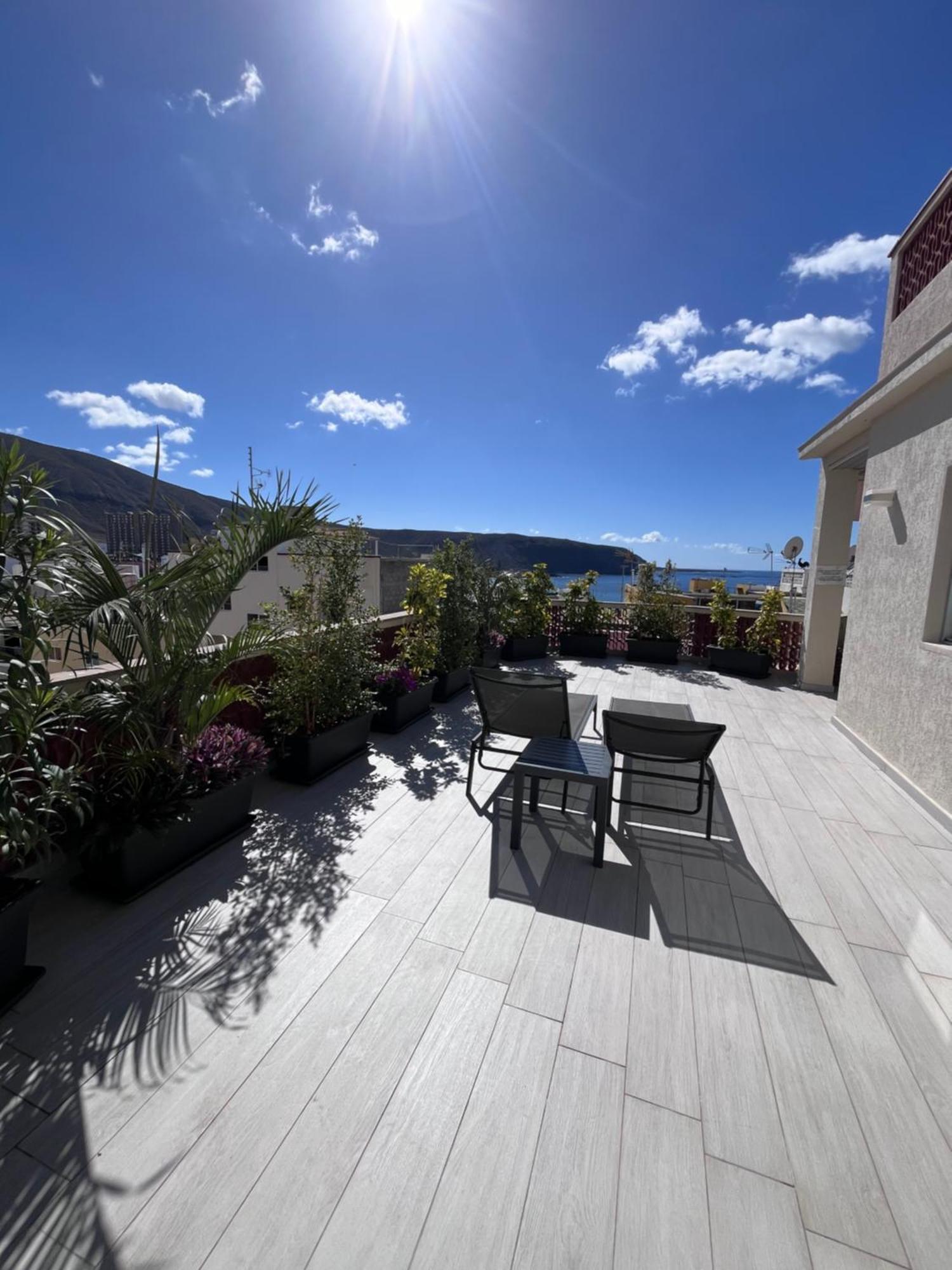 Апартаменты The White Heart House - Attic Sea View Лос Кристианос Экстерьер фото