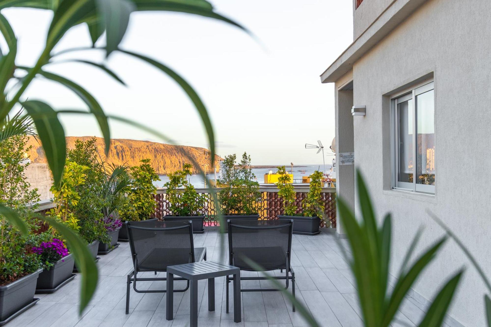 Апартаменты The White Heart House - Attic Sea View Лос Кристианос Экстерьер фото