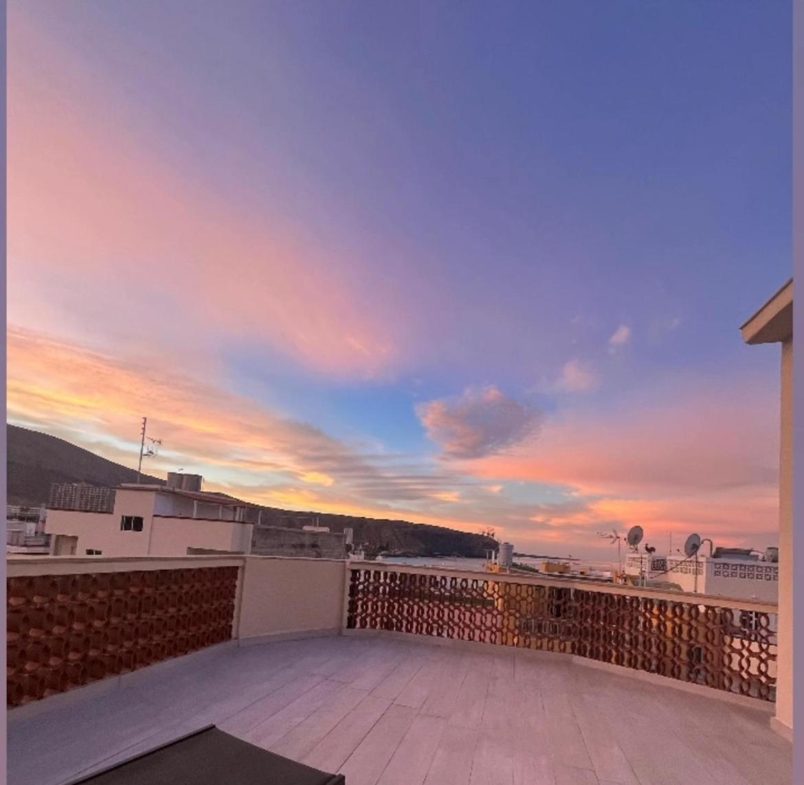 Апартаменты The White Heart House - Attic Sea View Лос Кристианос Экстерьер фото